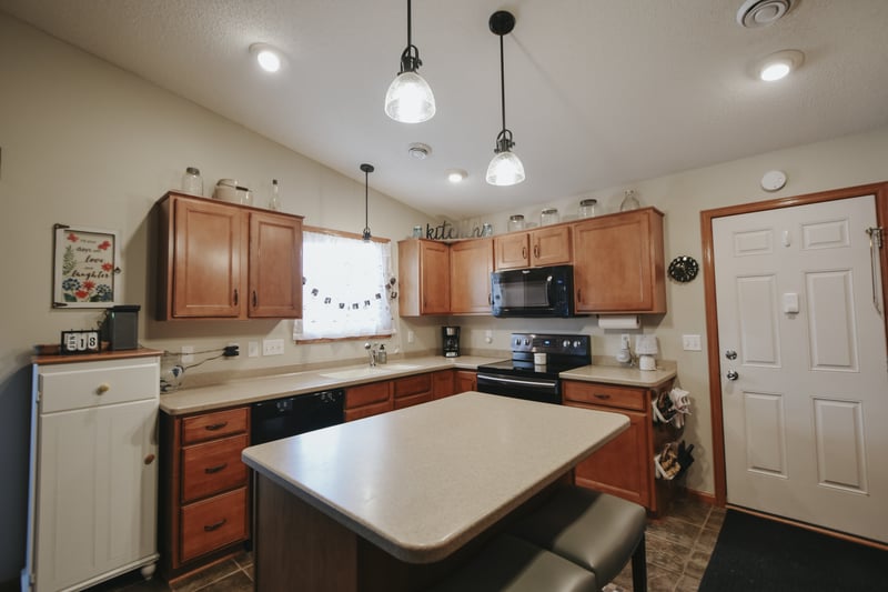 597 19th St, Zumbrota, MN 55992