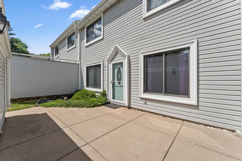 943 Sylvia Ln, Shoreview, MN 55126