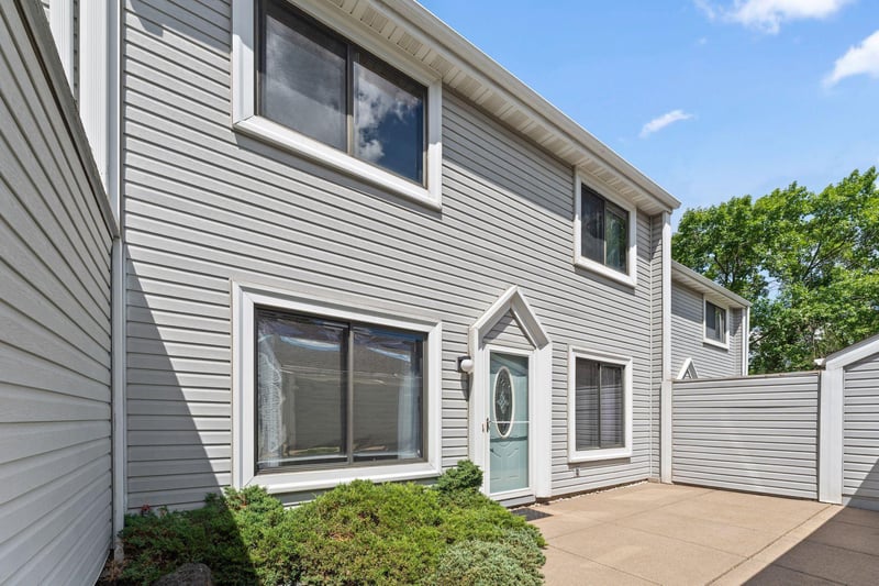 943 Sylvia Ln, Shoreview, MN 55126