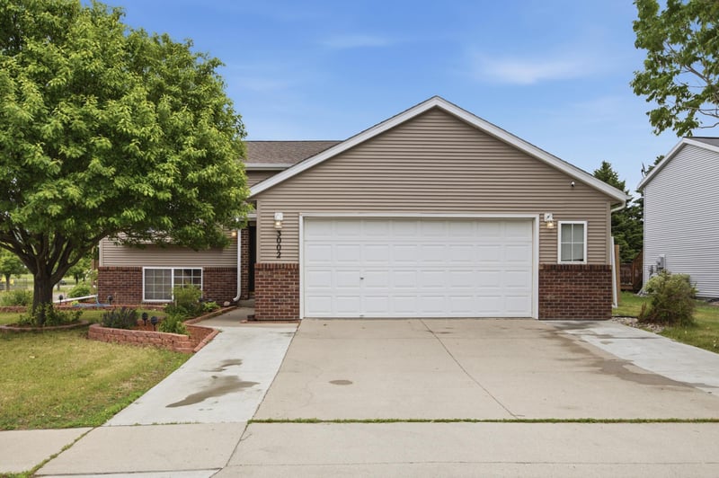 3002 34th St S, Moorhead, MN 56560