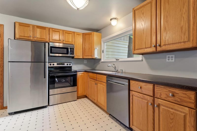 15240 9th Ave N, Plymouth, MN 55447