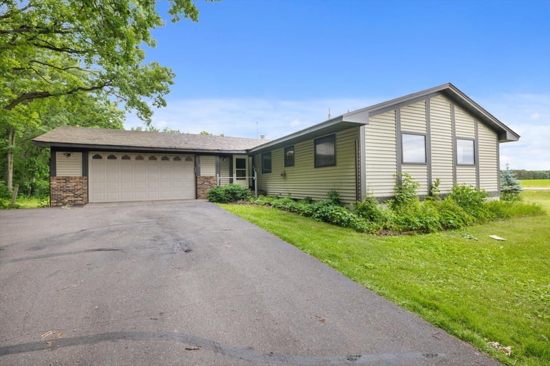 8210 Oakwood Dr SE, Becker, MN 55319