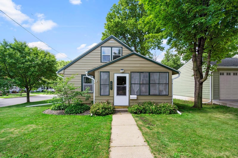 1801 W 7th St, Red Wing, MN 55066