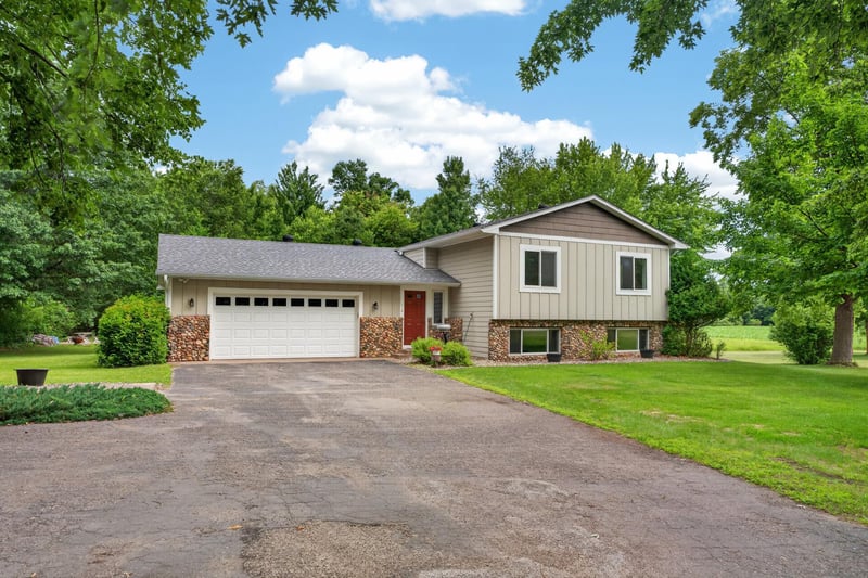 7701 Viking Blvd NE, Wyoming, MN 55092