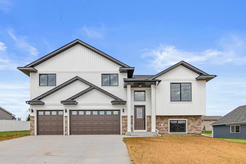 829 N Grant St, Ellsworth, WI 54011