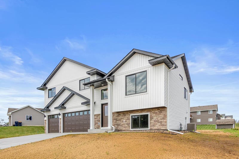 829 N Grant St, Ellsworth, WI 54011
