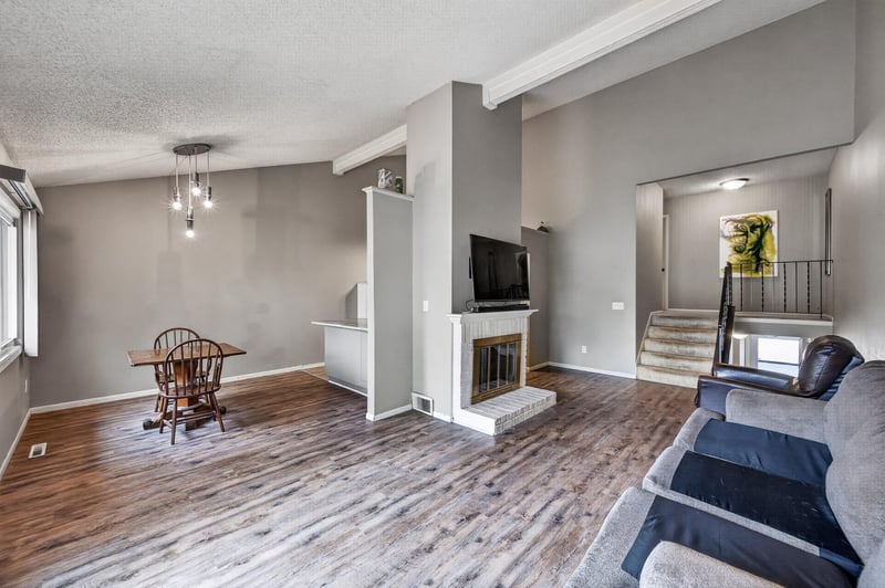 324 Shawnee Trl, Shakopee, MN 55379
