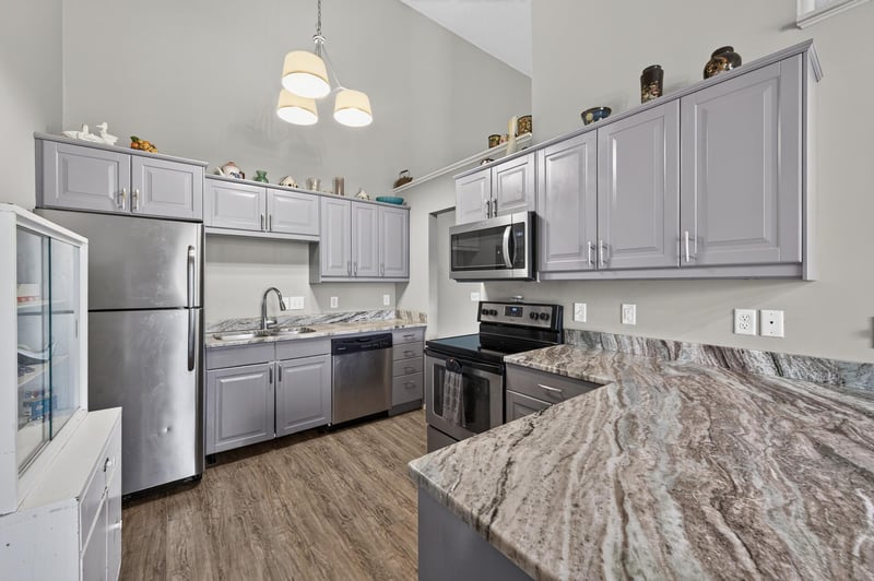 324 Shawnee Trl, Shakopee, MN 55379