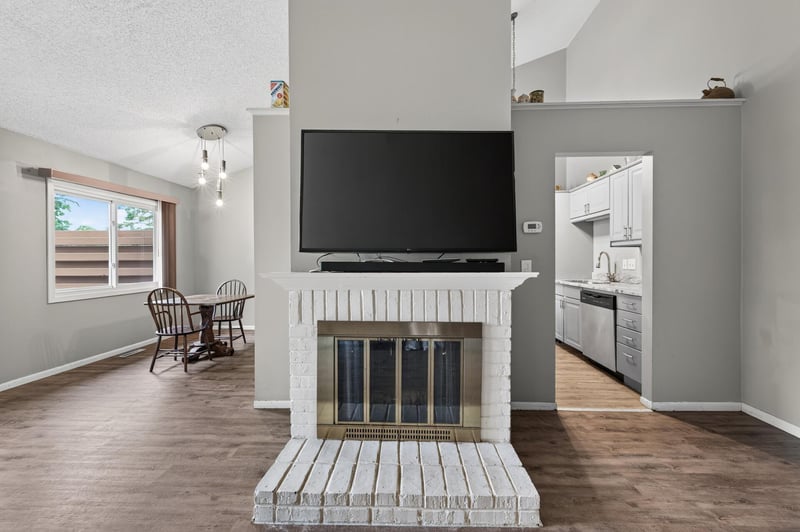 324 Shawnee Trl, Shakopee, MN 55379