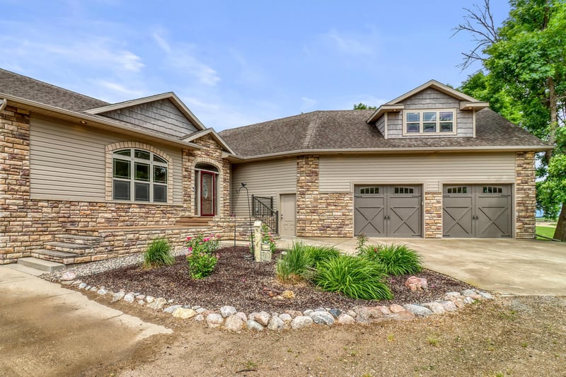 14293 40th St S, Moorhead, MN 56560