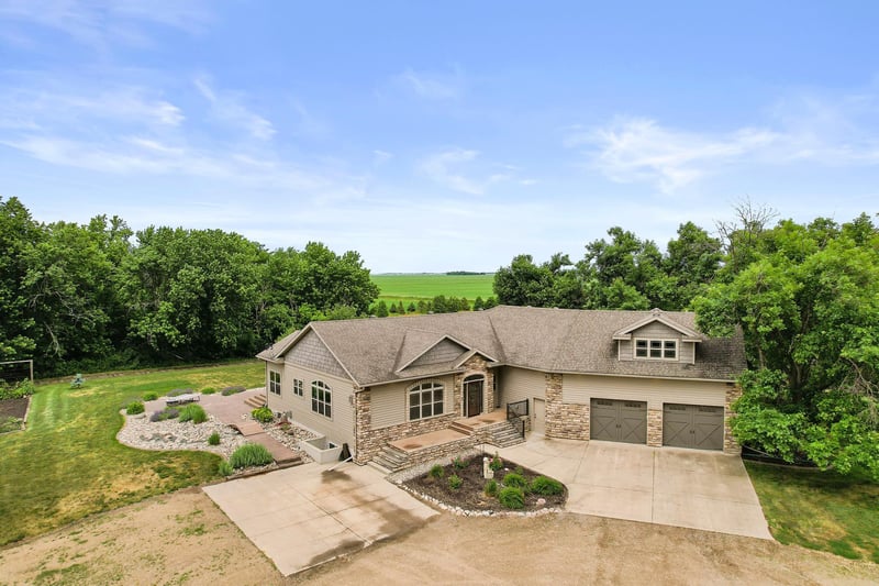 14293 40th St S, Moorhead, MN 56560