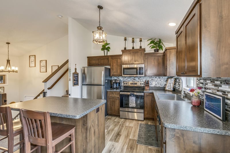 37621 Hawthorne Ave, North Branch, MN 55056