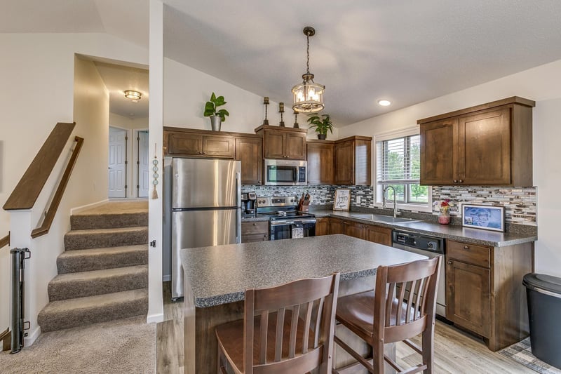37621 Hawthorne Ave, North Branch, MN 55056