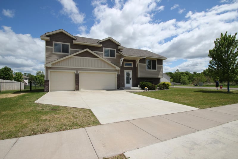 37621 Hawthorne Ave, North Branch, MN 55056