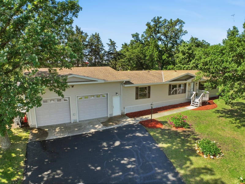 7001 County Road 40 NE, New London, MN 56273