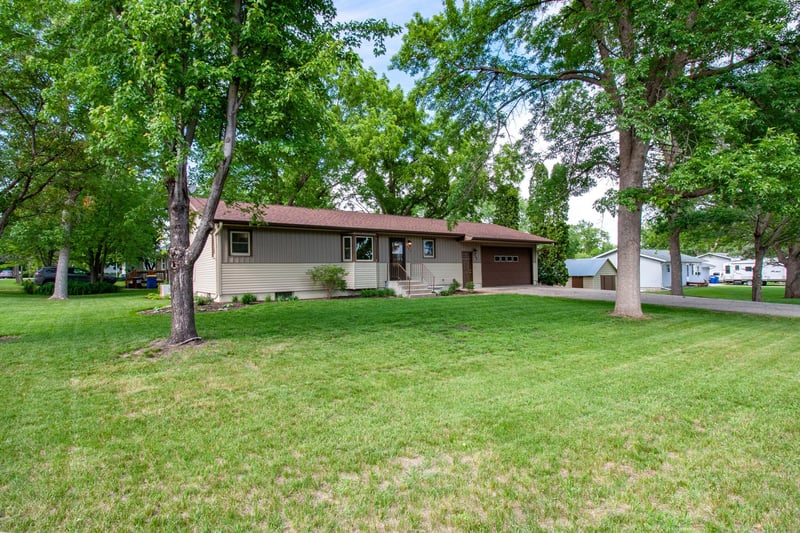 408 W Gilbertson St, Battle Lake, MN 56515