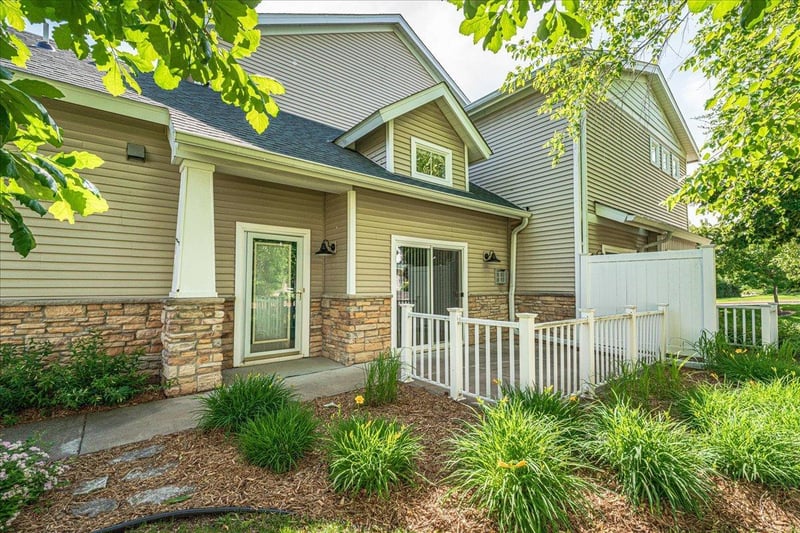 2686 New Century Ter, Maplewood, MN 55119
