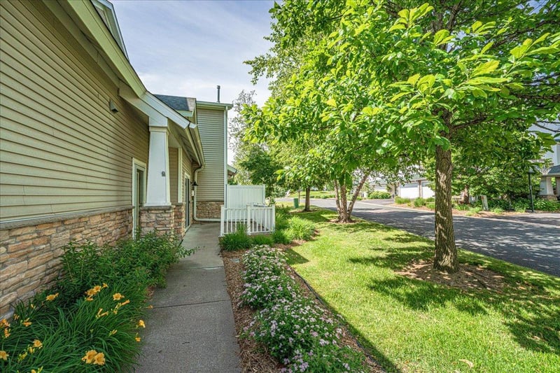 2686 New Century Ter, Maplewood, MN 55119