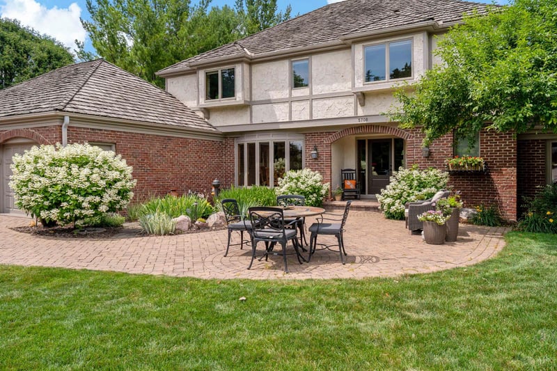 5708 Long Brake Trl, Edina, MN 55439