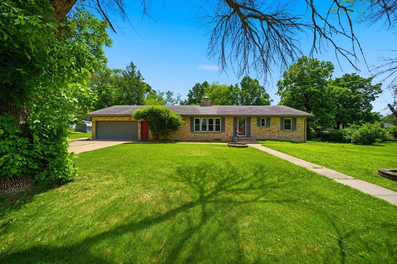 208 Snow Rg, Le Sueur, MN 56058