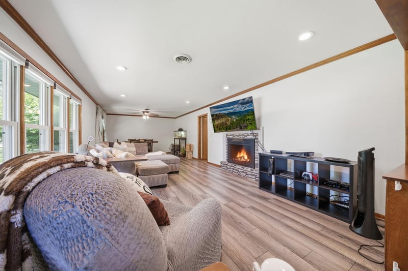 208 Snow Rg, Le Sueur, MN 56058