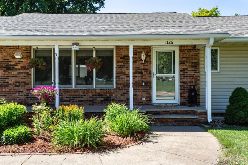 1126 E Division St, River Falls, WI 54022