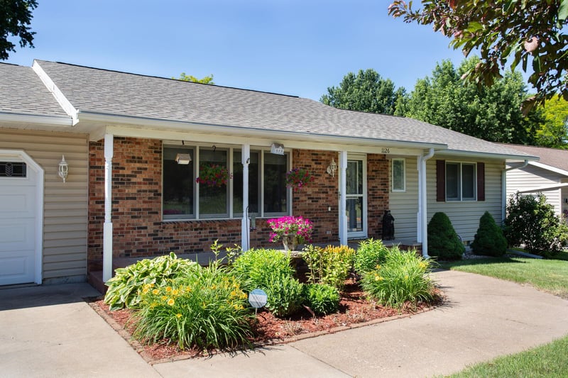 1126 E Division St, River Falls, WI 54022