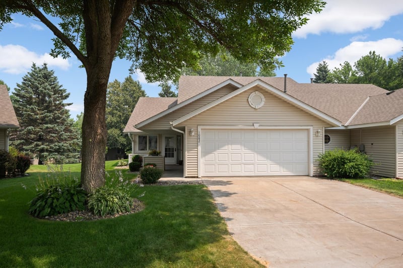1082 Riverwood Ct, Hastings, MN 55033
