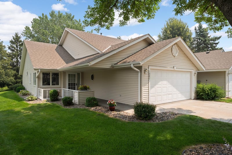 1082 Riverwood Ct, Hastings, MN 55033