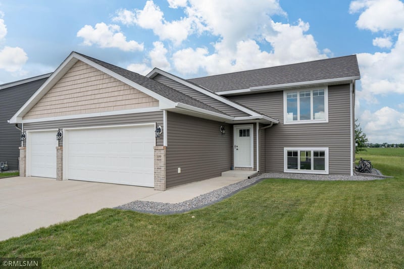 109 Cypress Ct, Mankato, MN 56001