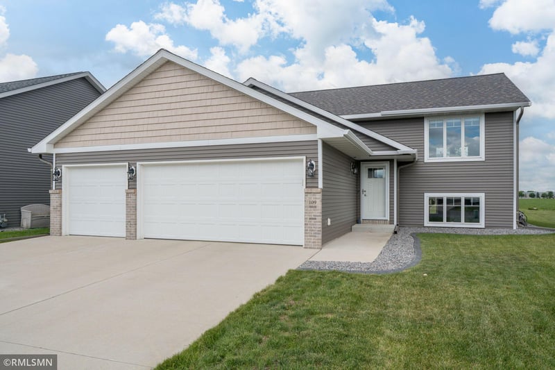 109 Cypress Ct, Mankato, MN 56001