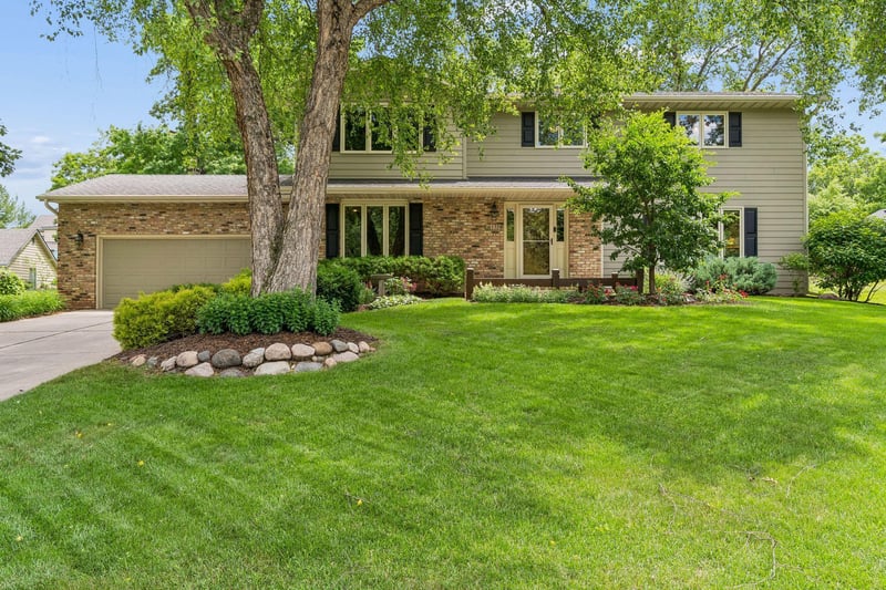 1359 Cherry Hill Rd, Mendota Heights, MN 55118