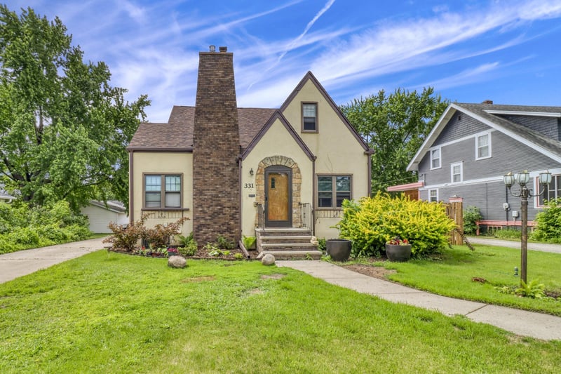 331 Willow St E, Detroit Lakes, MN 56501