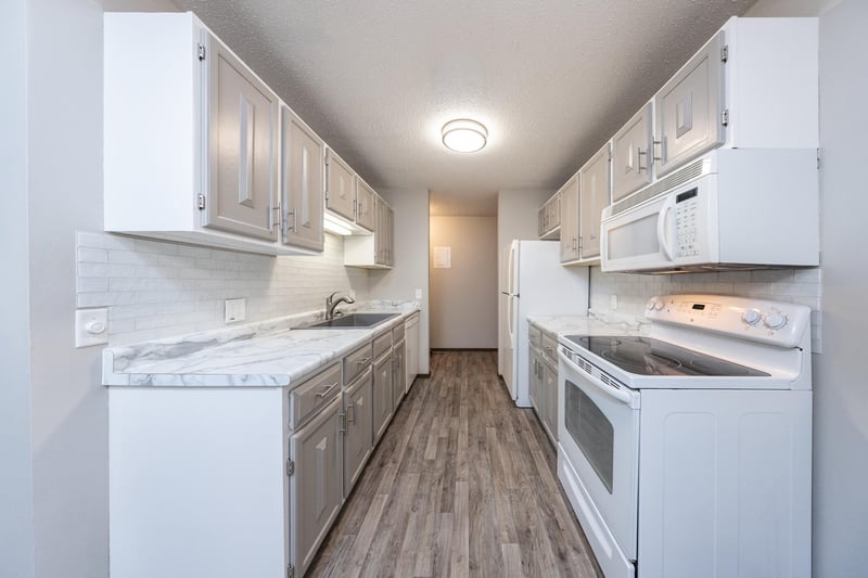 3917 Heritage Hills Dr #102, Bloomington, MN 55437
