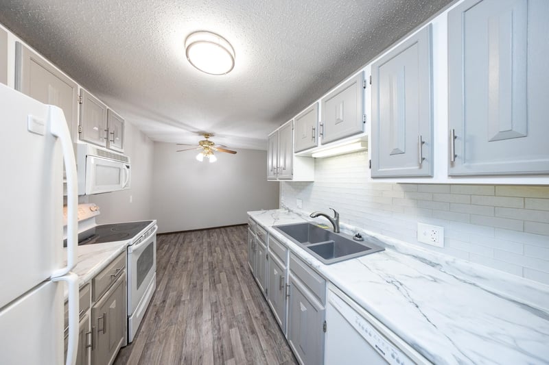 3917 Heritage Hills Dr #102, Bloomington, MN 55437