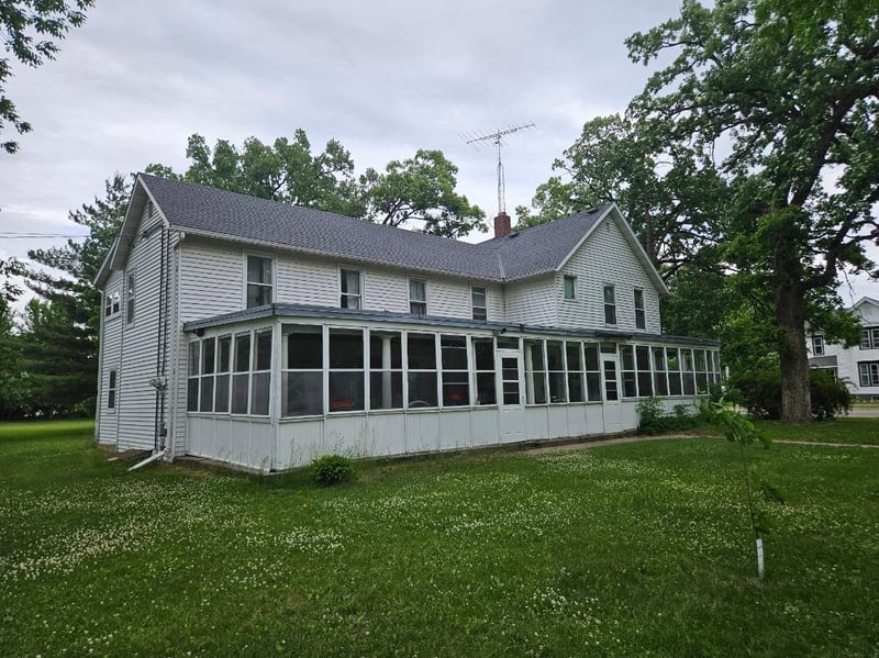 112 N 3rd St, Royalton, MN 56373