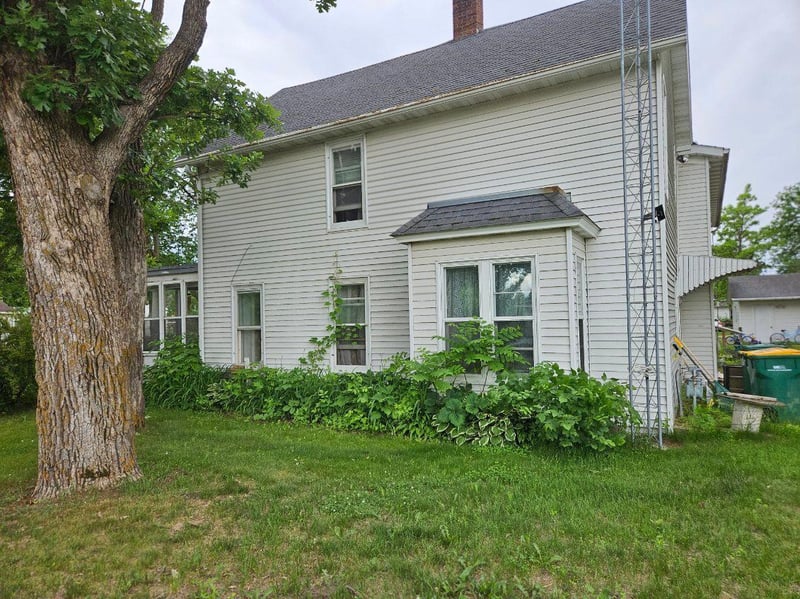 112 N 3rd St, Royalton, MN 56373