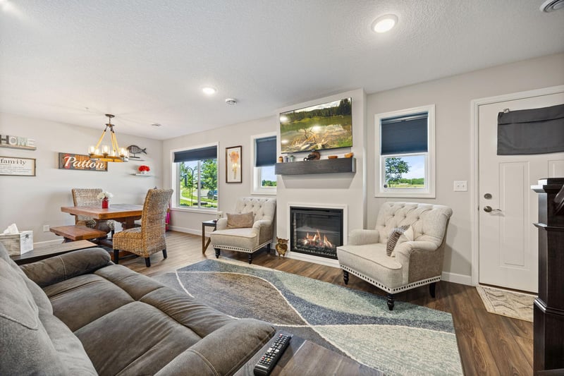 6995 Linwood Dr NE, Albertville, MN 55301