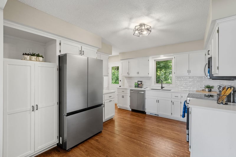 18741 Highview Ave, Lakeville, MN 55044