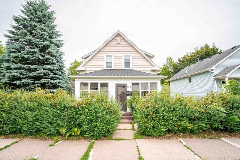 229 2nd Ave S, South Saint Paul, MN 55075