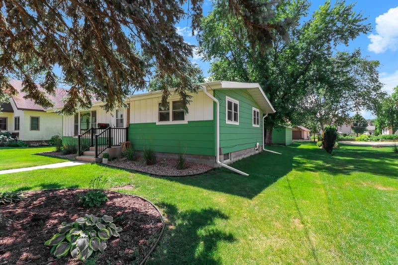 324 Augusta Ave, Paynesville, MN 56362