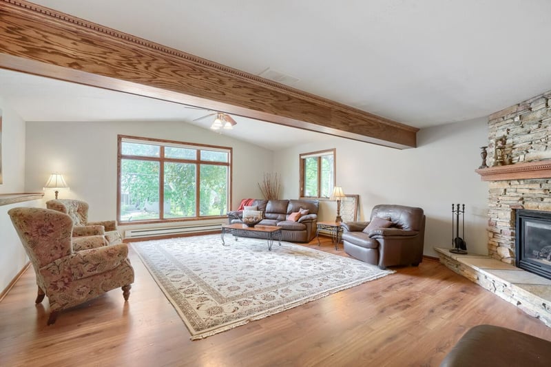 280 Glenmar Ave, Mahtomedi, MN 55115