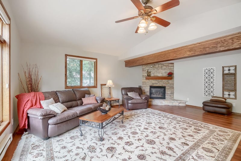 280 Glenmar Ave, Mahtomedi, MN 55115