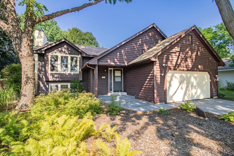 9820 Pierce St NE, Blaine, MN 55434