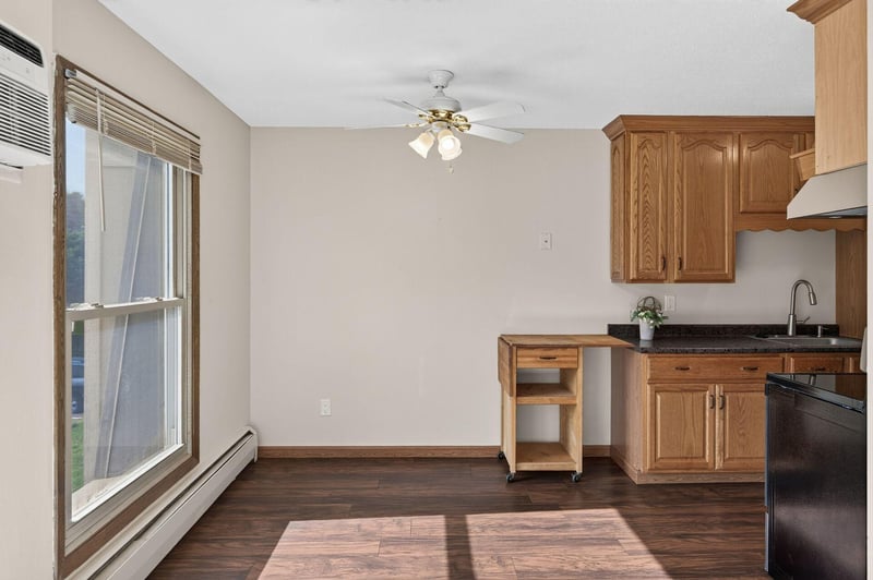 921 11th Ave S #5, Hopkins, MN 55343