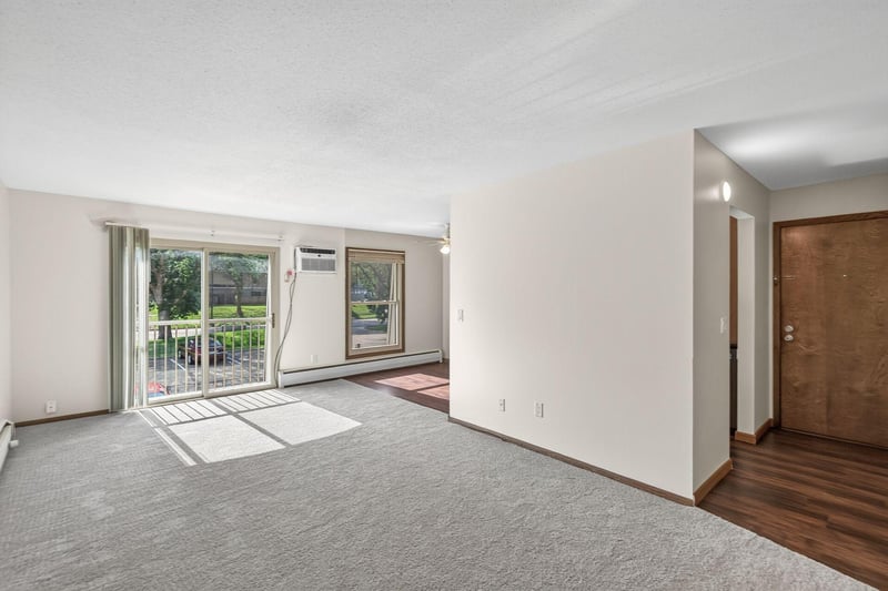 921 11th Ave S #5, Hopkins, MN 55343