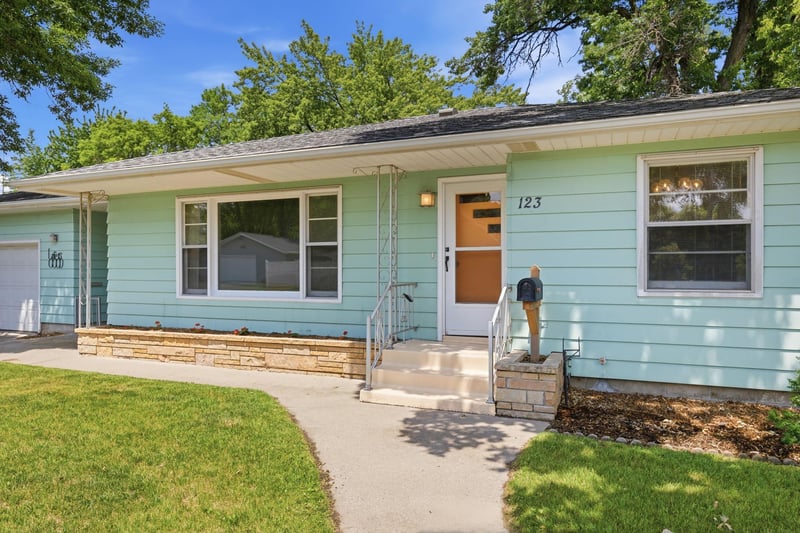 123 Searle St NE, Sauk Rapids, MN 56379