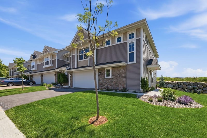 5237 Trotter Trl, Victoria, MN 55386