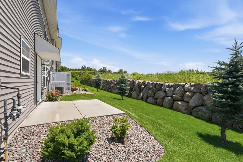 5237 Trotter Trl, Victoria, MN 55386