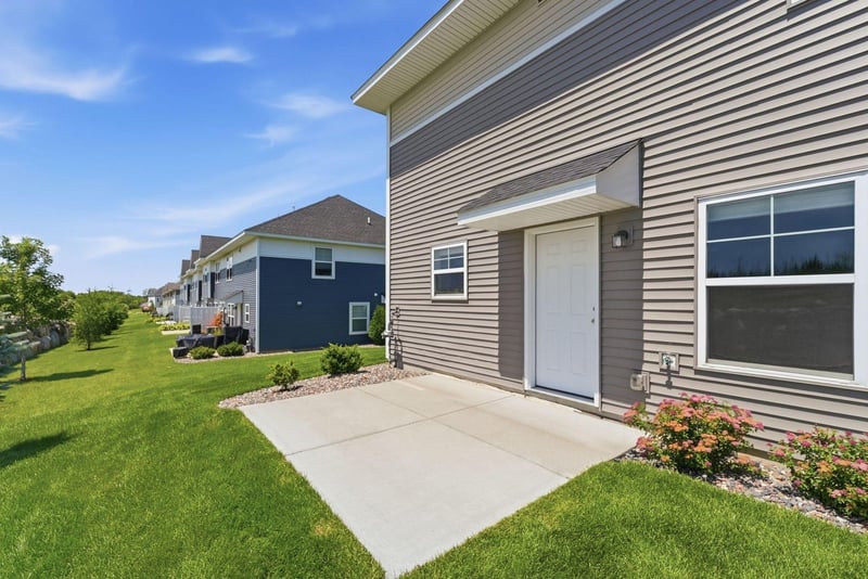 5237 Trotter Trl, Victoria, MN 55386